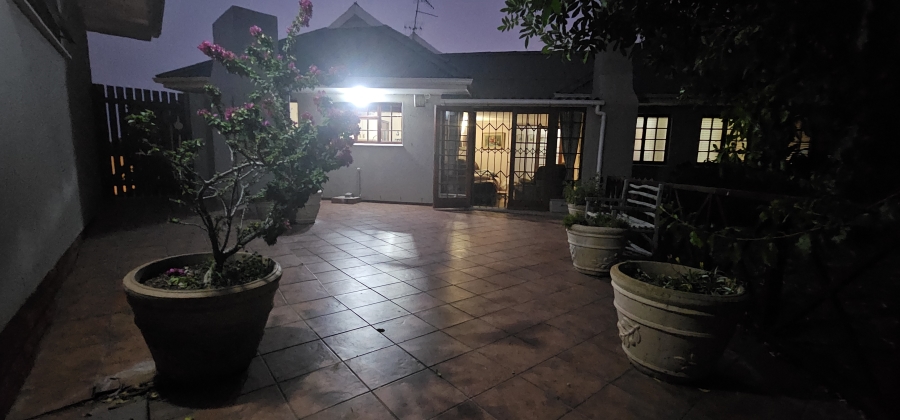 3 Bedroom Property for Sale in Middedorp Western Cape